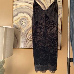TOPSHOP LBD made up velvet with lace trimming